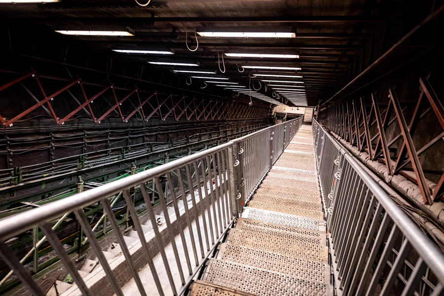 Layher lépcső segíti az M3-as metróvonal felújítását