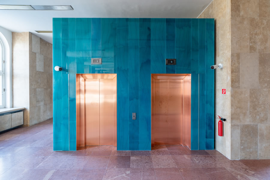 Luminari liftburkolat az Országos Széchenyi Könyvtárban