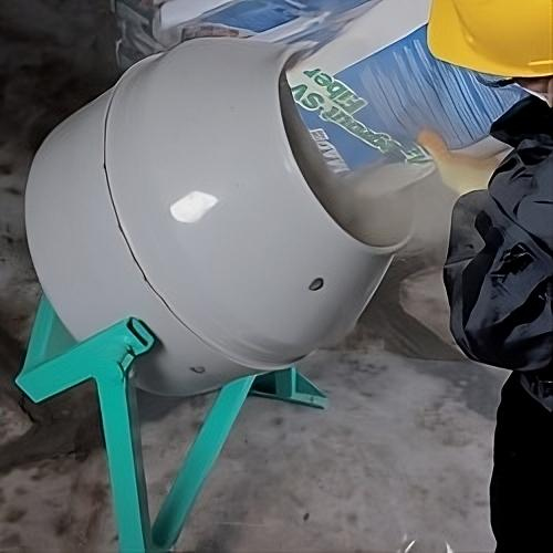 A Mapegrout SV Fiber betonjavító habarcs bekeverése A Mapegrout SV Fiber betonjavító habarcs bekeverése
