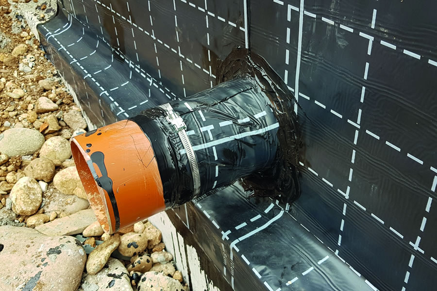 Mapethene öntapadó bitumenes lemezek víz és radon gáz elleni védelemre