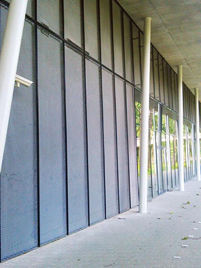 A Metmark Kft. expandált lemeze borítja a debreceni Nagyerdei Stadion homlokzatát