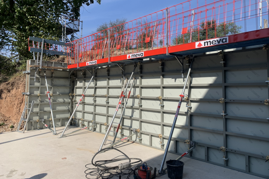 MEVA Alufix: újrahasznosítható, könnyű falzsaluzat