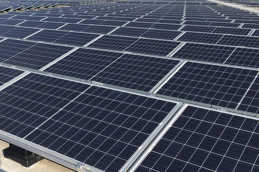 Napelemek biztonságos rögzítése Sika SolaRoof® rendszerrel