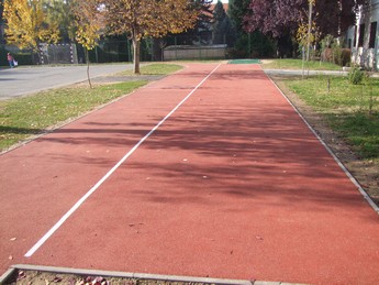 Öntött gumiburkolatú sportpályák a World 2000 Kft.-től