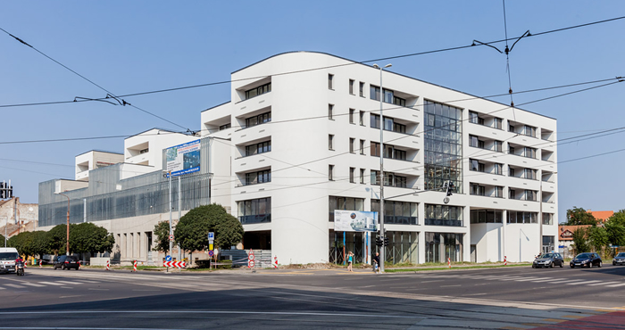 A debreceni Párizsi Udvar homlokzatának hőszigetelésére ROCKWOOL Ecorock vakolható homlokzati rendszert választottak