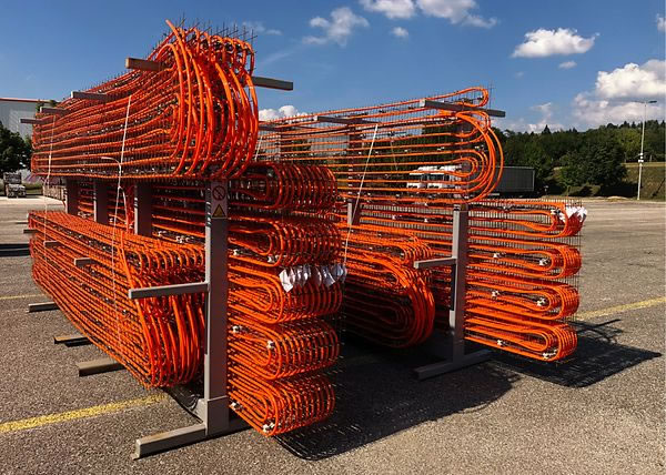 A gyárból érkezett REHAU panelek a szállítókereten A gyárból érkezett REHAU panelek a szállítókereten