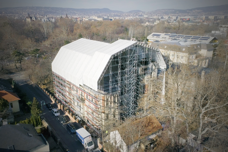 A Róheim-villa állapotának megóvása egy integrált Layher megoldással