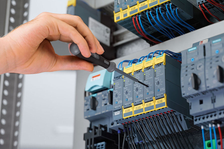 Siemens SIRIUS 3SK biztonsági relé