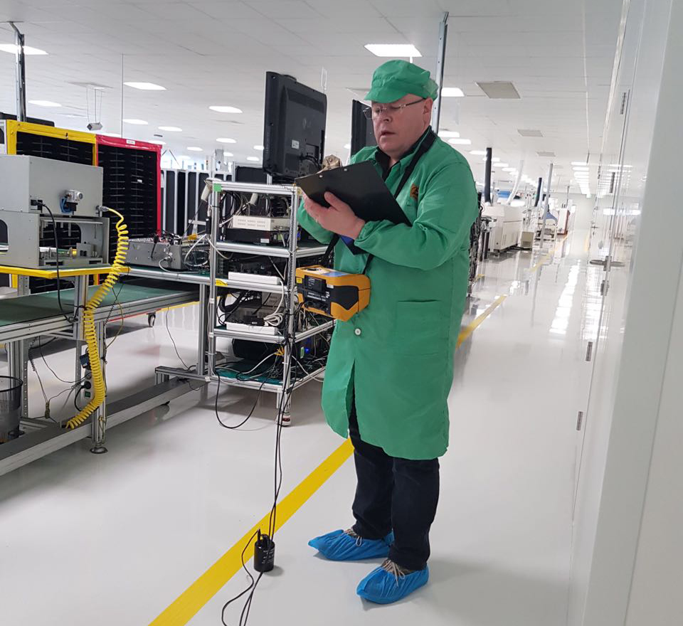 Elektrosztatikus kisülés (ESD) elleni védelem Sikafloor padlóburkolattal