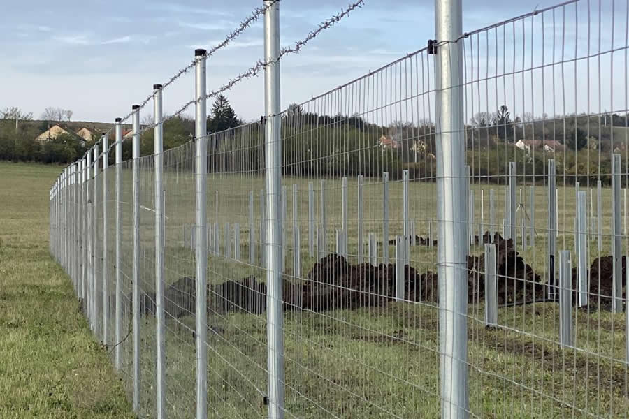 Napelemparkok védelme Steelvent kerítésrendszerekkel