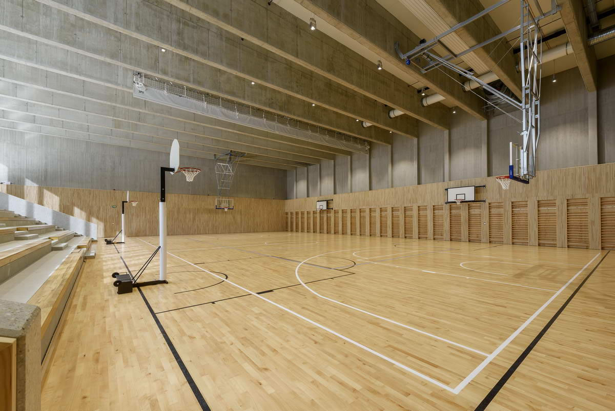 Szent Margit Gimnázium sportcsarnok ELAN Inventa sporttechnikai kiegészítőkkel