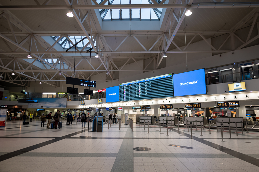 Tungsram LED lámpatestek villamos kivitelezése a Liszt Ferenc Nemzetközi Repülőtéren