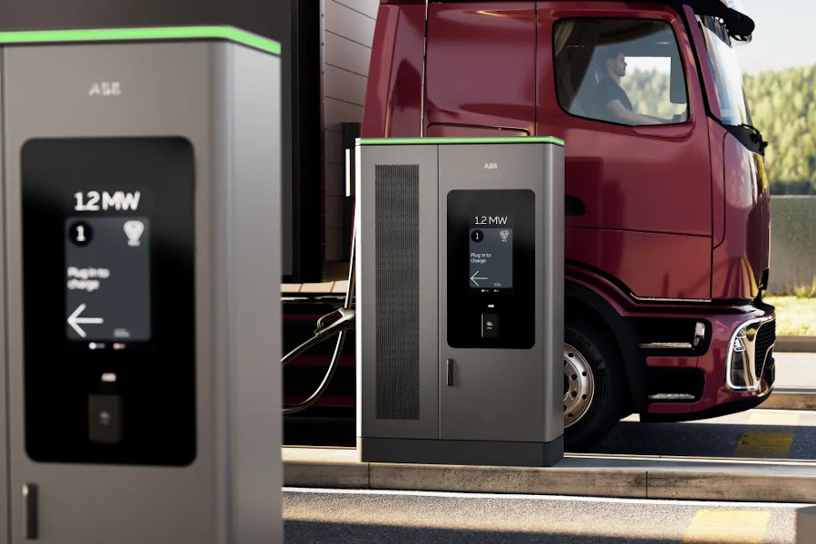 Az ABB E-mobility új elektromosjármű-töltő triójának piaci bevezetésével az egységes architektúra a szegmens-specifikus igényekre ad választ
