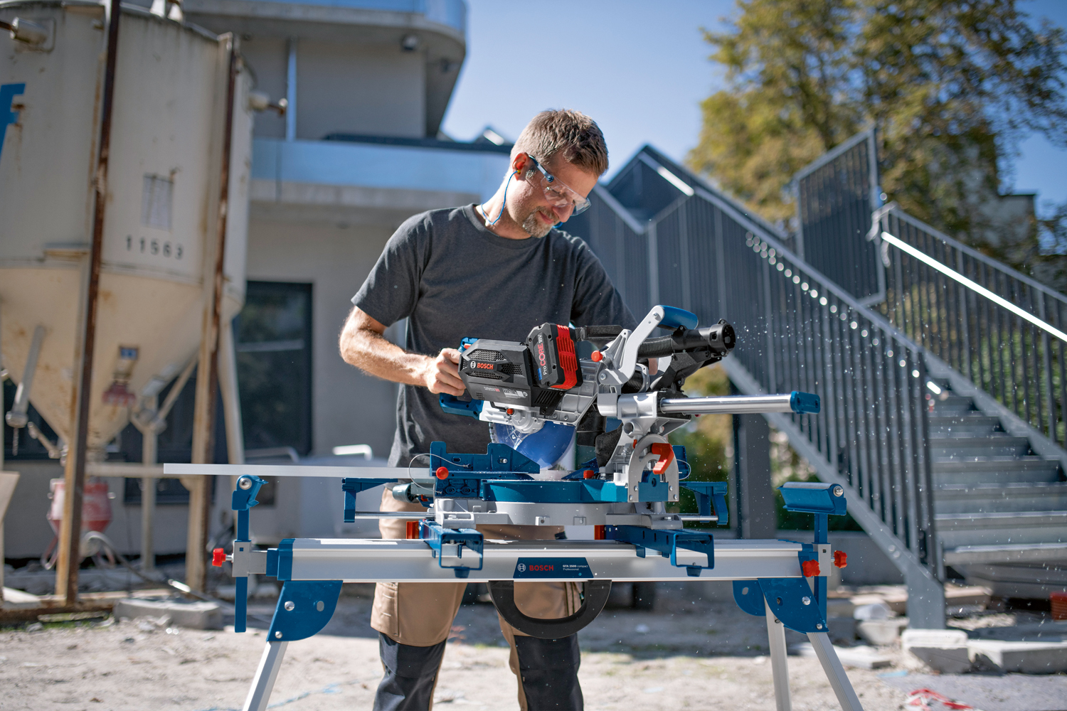 Bosch GCM 18V-216 DC Professional leszabó- és gérvágó fűrész