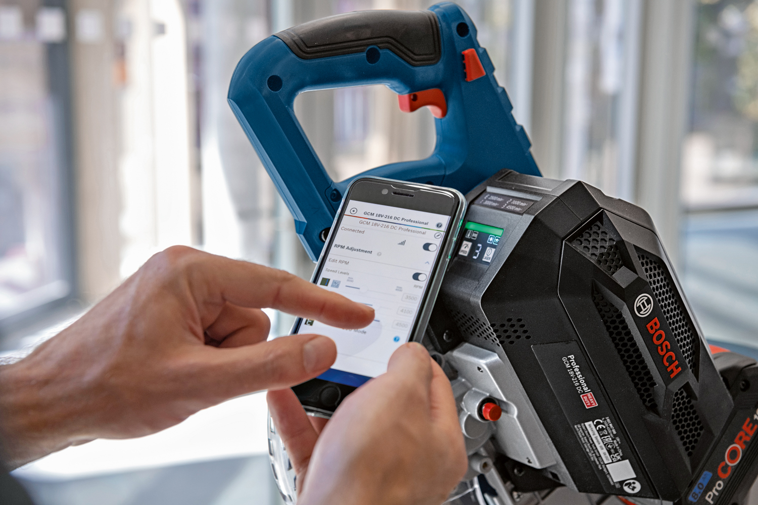 Bosch GCM 18V-216 DC Professional leszabó- és gérvágó fűrész