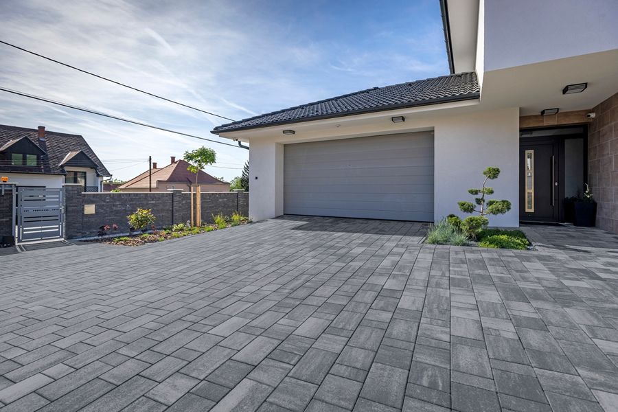 Leier Taverna térkő – gránit