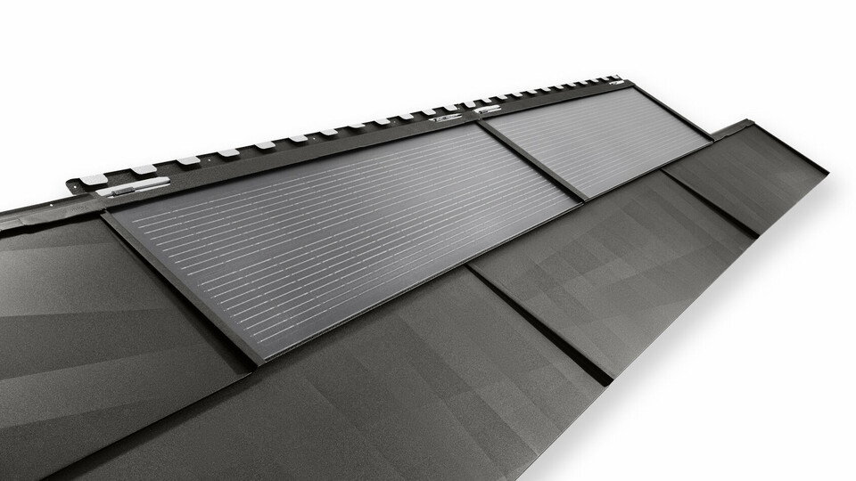 PREFA nagyméretű napelemes tetőfedő panel FX.12 tetőfedő panellel PREFA nagyméretű napelemes tetőfedő panel FX.12 tetőfedő panellel