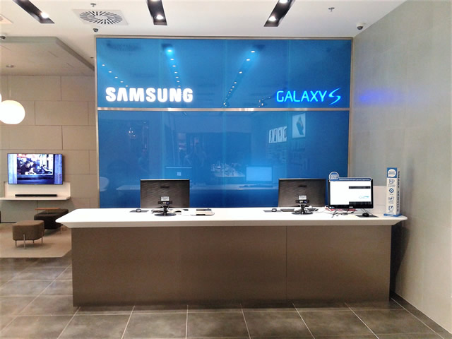 Rákosy Glass információs és tájékoztató felületek
