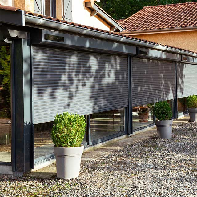 A Somfy bemutatja az új RS100 Solar io napelemes redőnymotor szettet