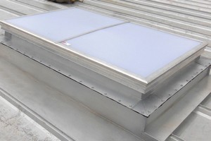 Tartozékok az LMR600 tetőrendszerhez