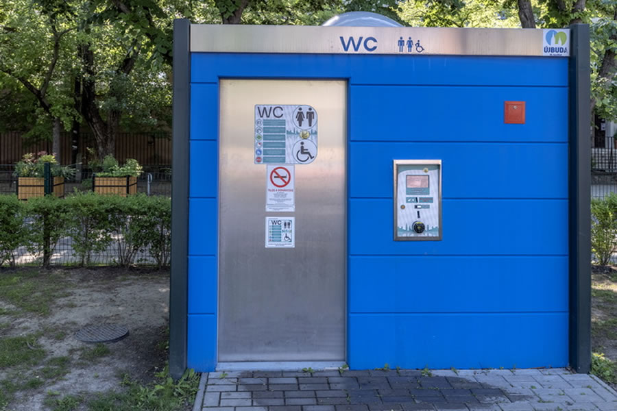 Toilitech öntisztító köztéri illemhelyek - Okos WC-k okos városoknak