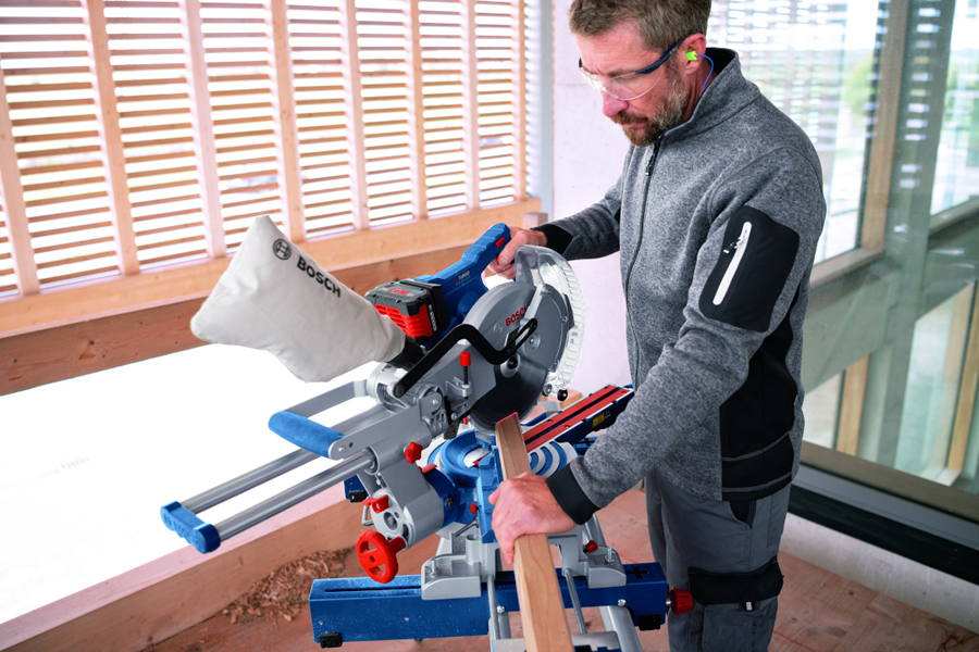 Új Bosch GCM 18V-254 D Professional akkus gérvágó fűrész