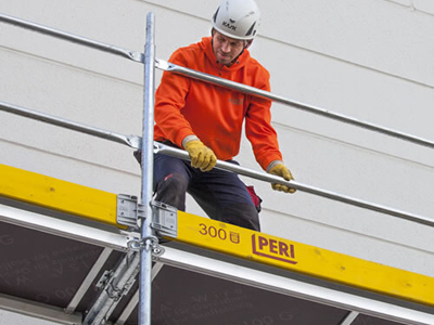 PERI UP Easy - A különösen könnyű és biztonságos homlokzati állványrendszer