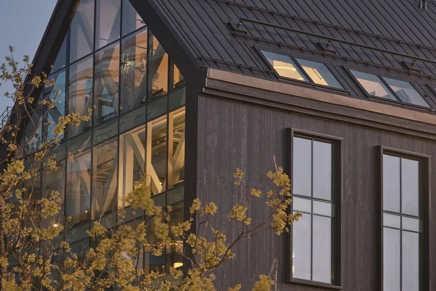 Reynaers TimberWall 50 hybrid függönyfal rendszer