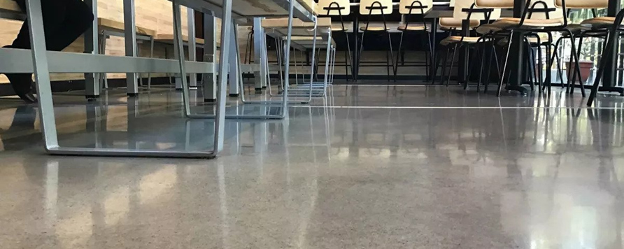 Új Sikafloor® Dry Shake Terrazzo betonpadló