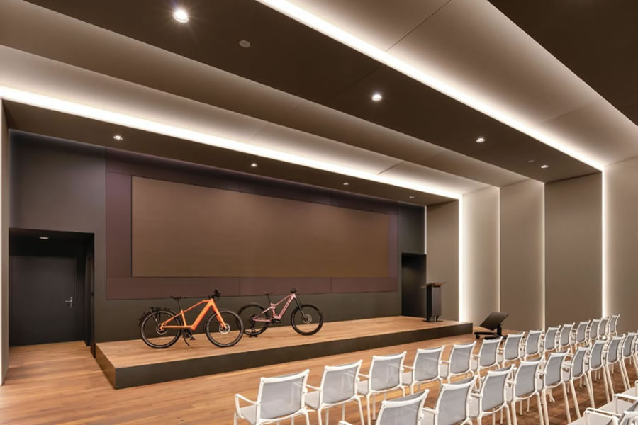 Új ZUMTOBEL PANOS III mélysugárzó család