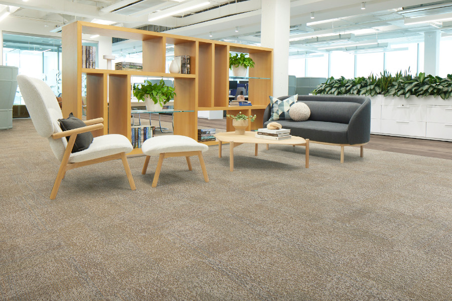 Újdonságok az Interface kínálatában: Cut&Form LVT burkolatok és Surface Matters szőnyegpadlók