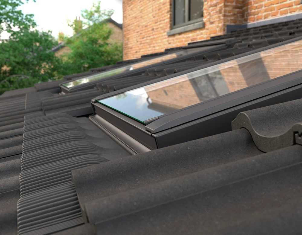 VELUX GBL billenő fa tetőtéri ablak felső kilinccsel