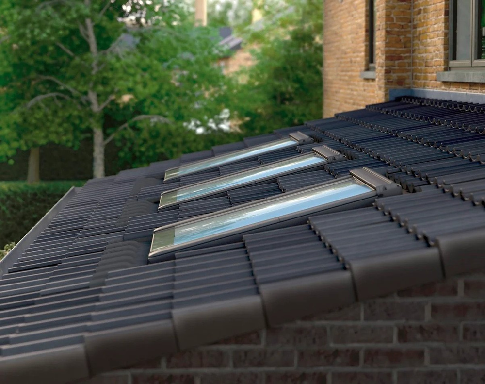 VELUX GBL billenő fa tetőtéri ablak felső kilinccsel