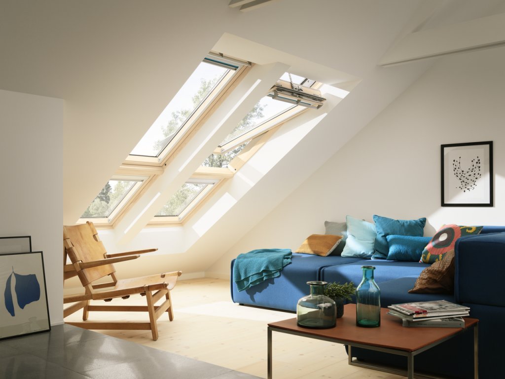 VELUX Standard elektromos, napelemes fa tetőtéri ablak