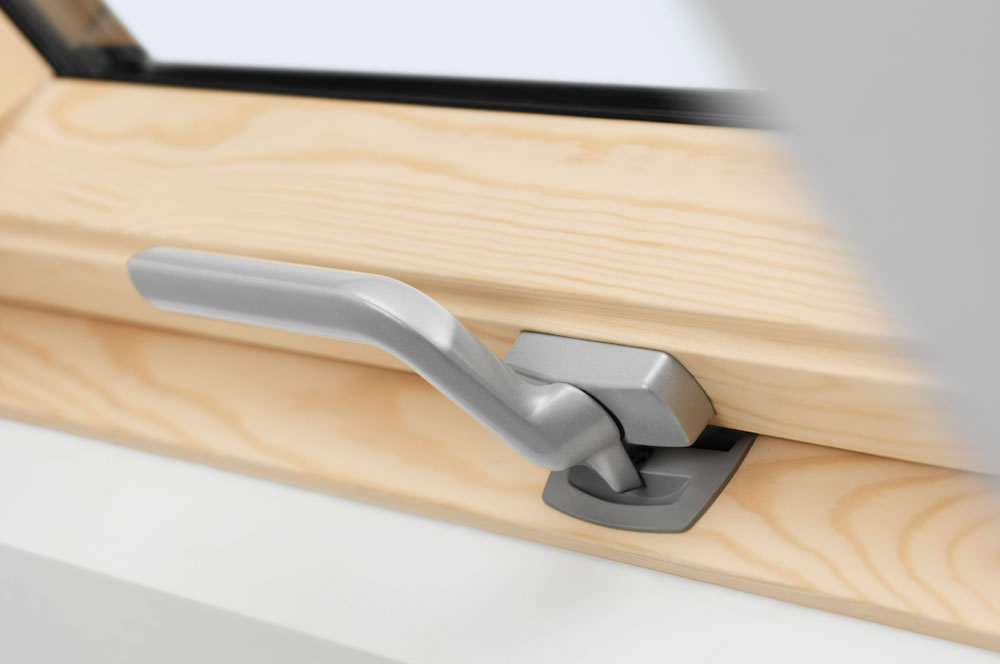 GLL 1061B Standard alsó kilincses tetőtéri ablak