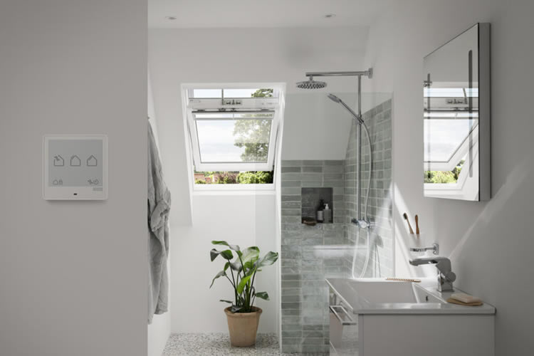 VELUX Touch KLR 300 intelligens vezérlőrendszer