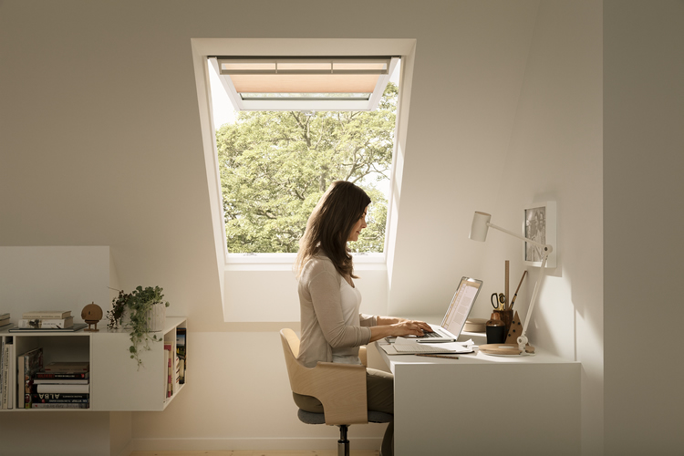 VELUX Touch KLR 300 intelligens vezérlőrendszer
